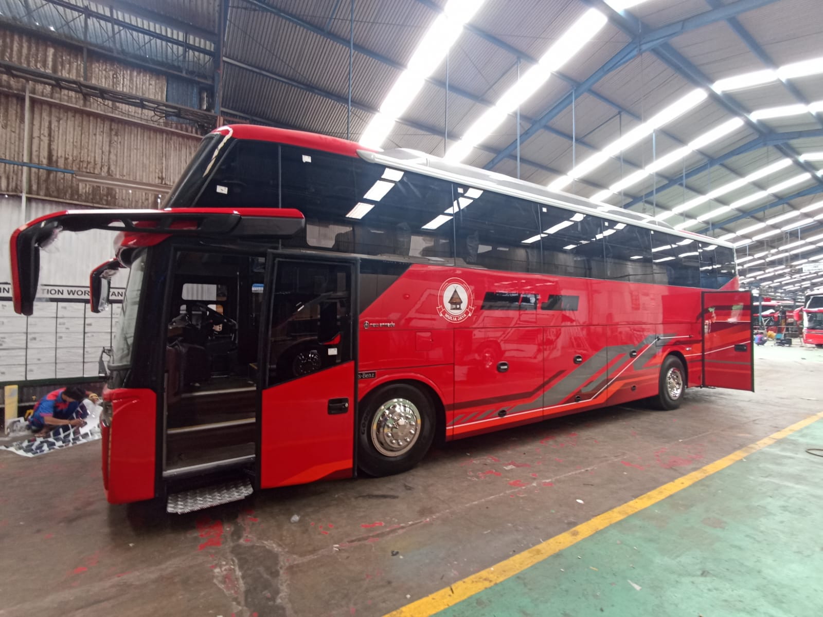 Bus eksterior modern